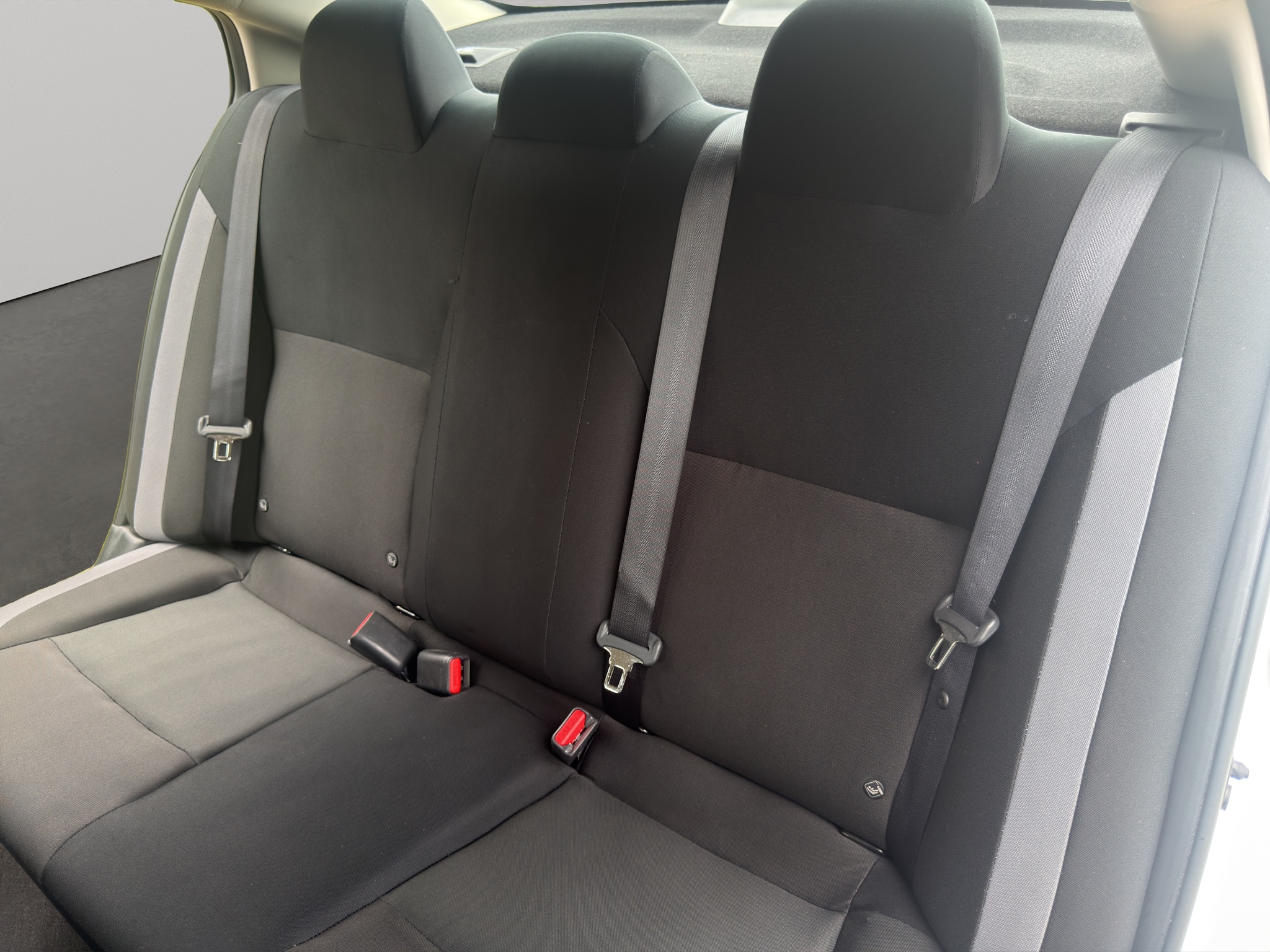 Nissan Versa 4 pts. Sense, TM5, a/ac., R-15 (línea anterior) 2025