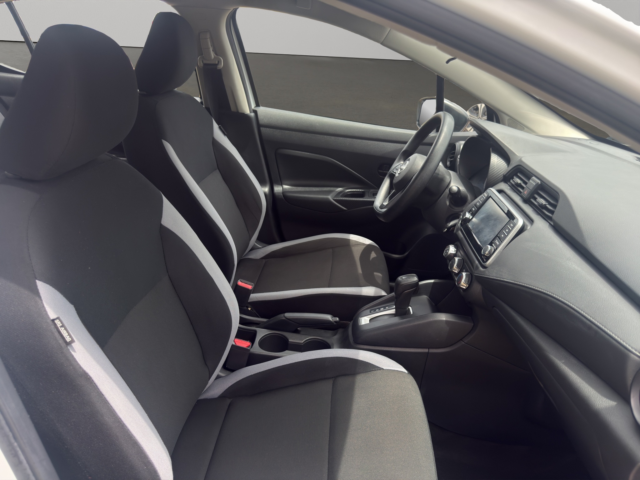 Nissan Versa 4 pts. Sense, TM5, a/ac., R-15 (línea anterior) 2025