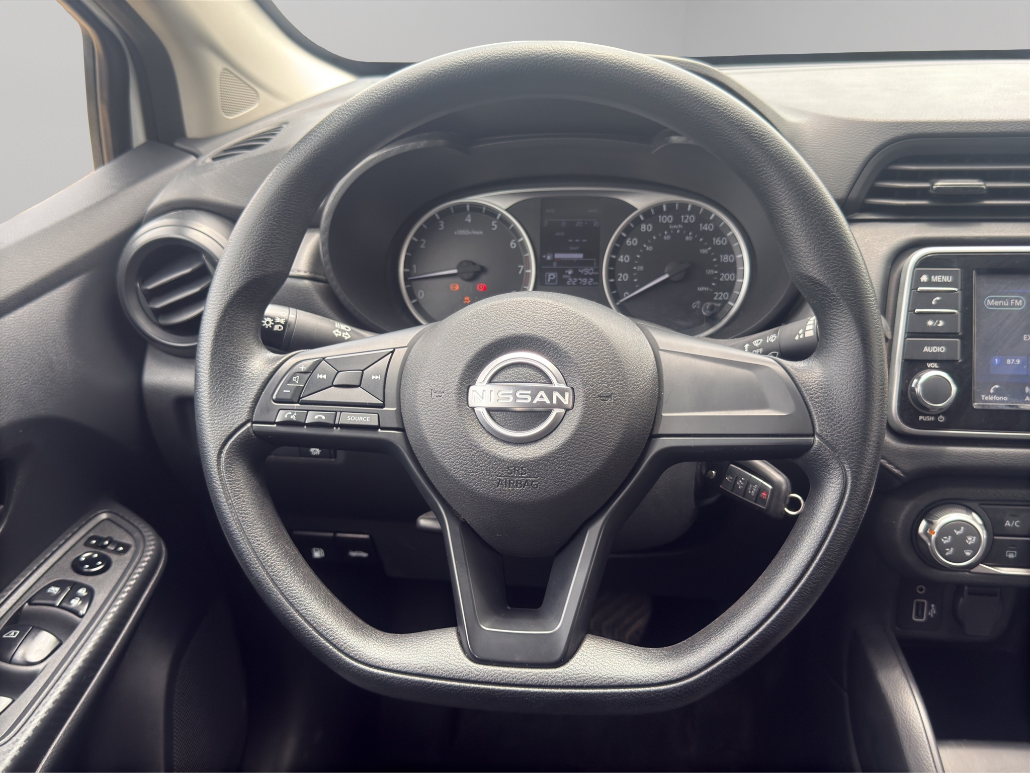 Nissan Versa 4 pts. Sense, TM5, a/ac., R-15 (línea anterior) 2025