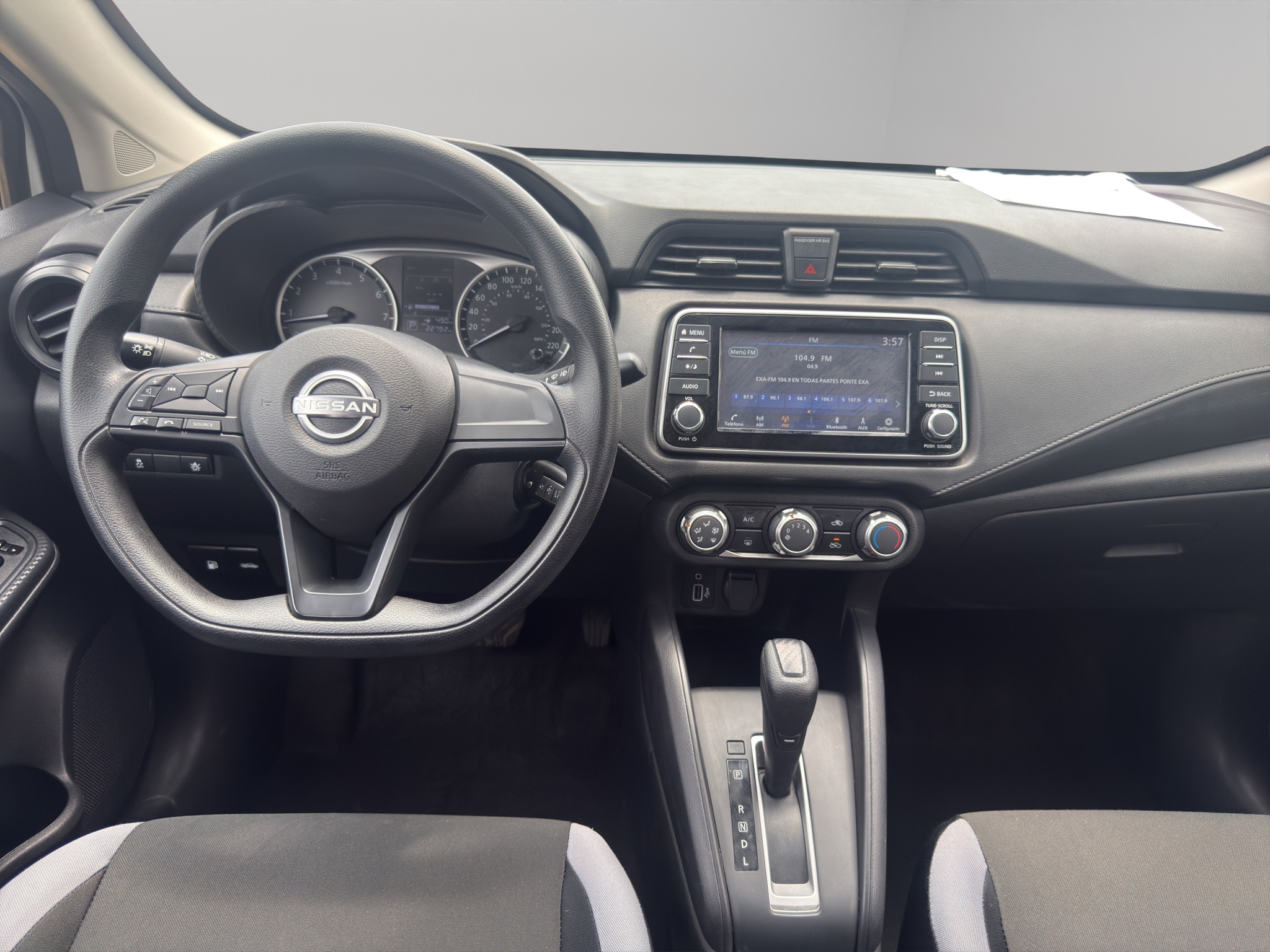 Nissan Versa 4 pts. Sense, TM5, a/ac., R-15 (línea anterior) 2025
