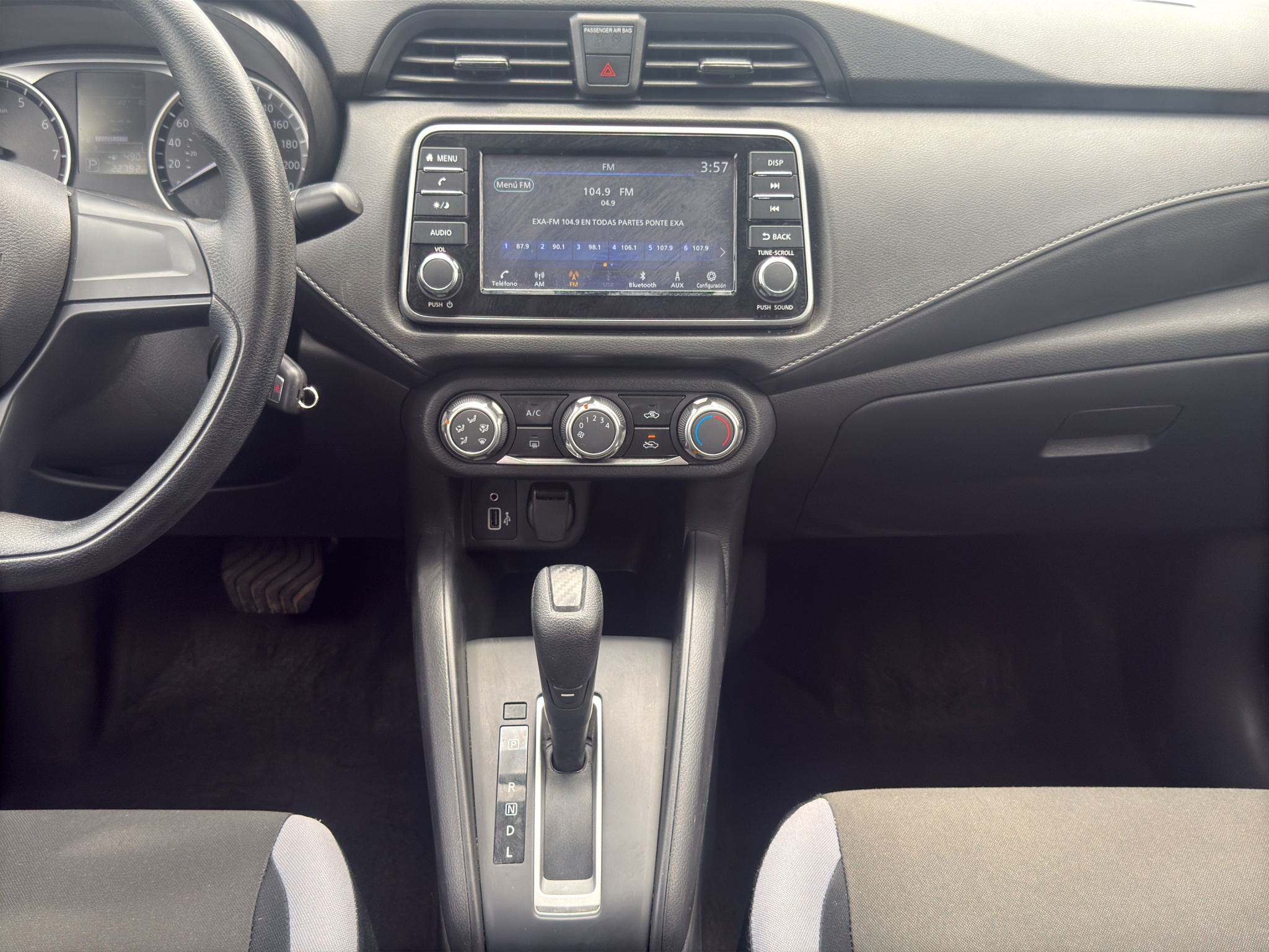 Nissan Versa 4 pts. Sense, TM5, a/ac., R-15 (línea anterior) 2025