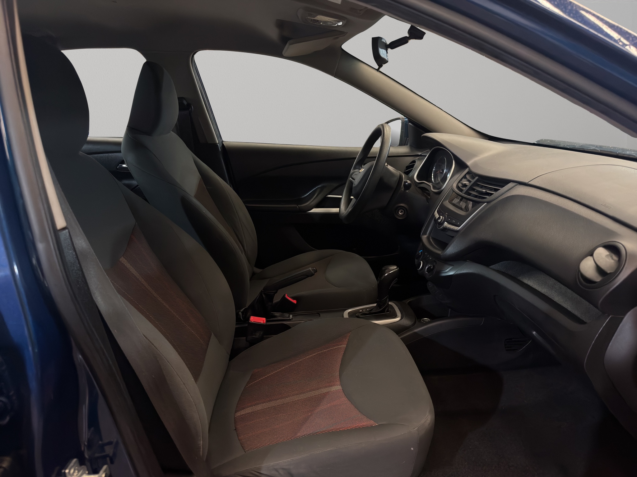 Chevrolet Aveo 4 pts. LS, TM5, a/ac., R-14 (línea anterior) 2023