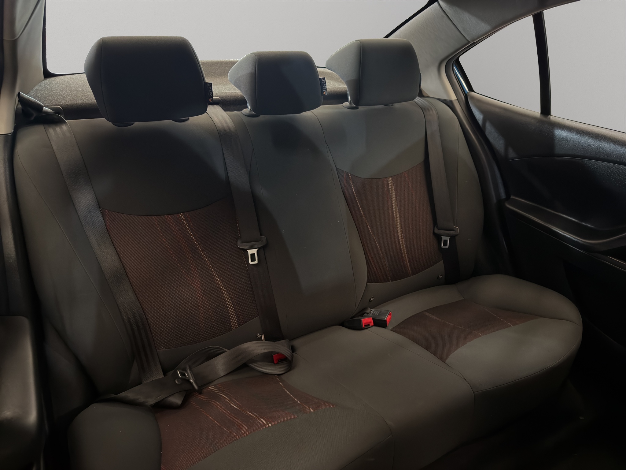 Chevrolet Aveo 4 pts. LS, TM5, a/ac., R-14 (línea anterior) 2023