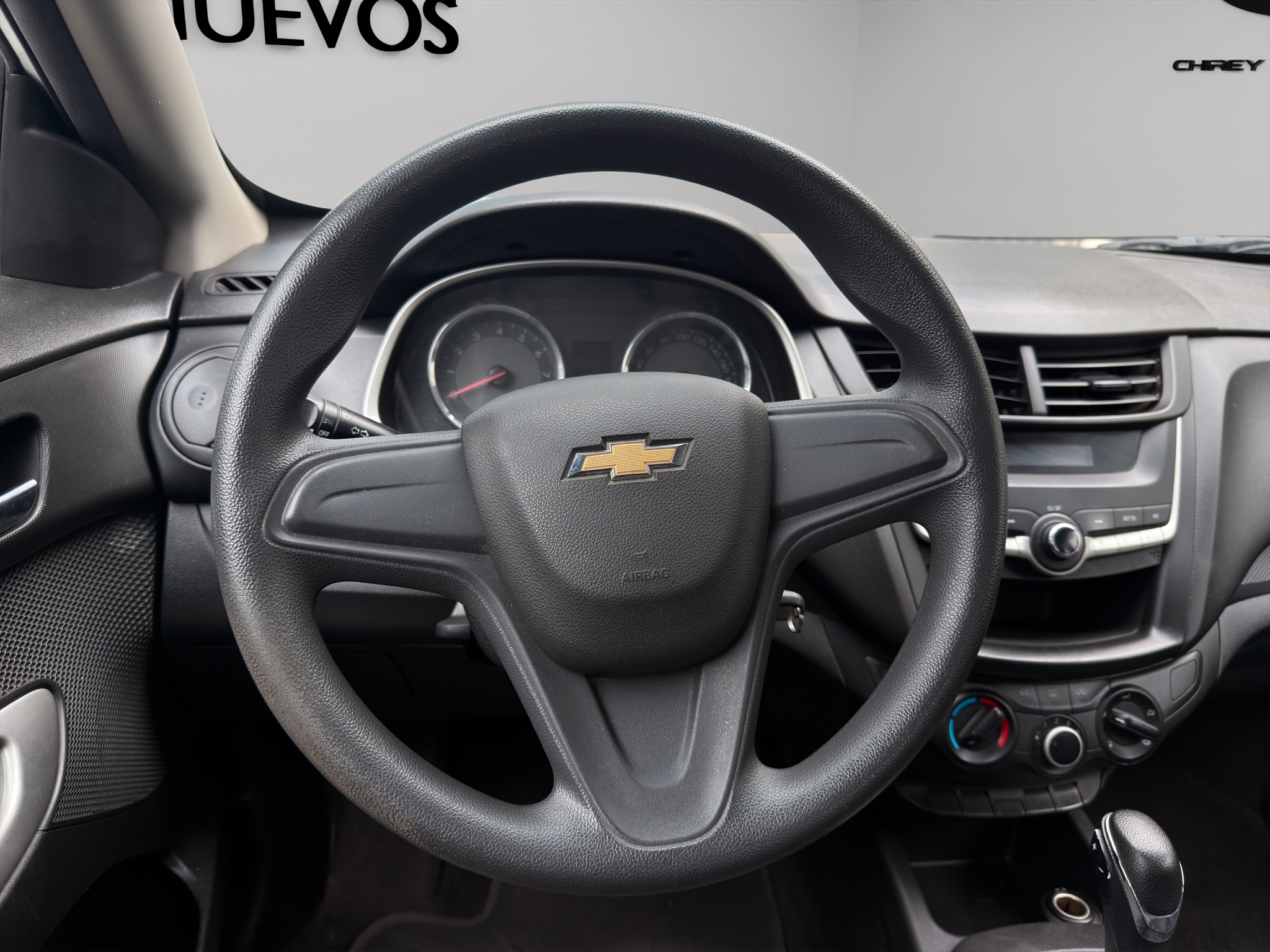 Chevrolet Aveo 4 pts. LS, TM5, a/ac., R-14 (línea anterior) 2023