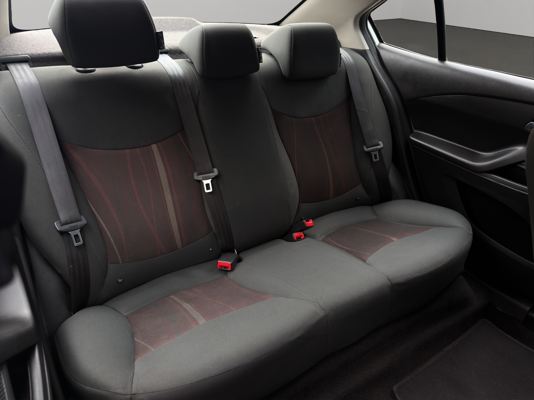 Chevrolet Aveo 4 pts. LS, TM5, a/ac., R-14 (línea anterior) 2023