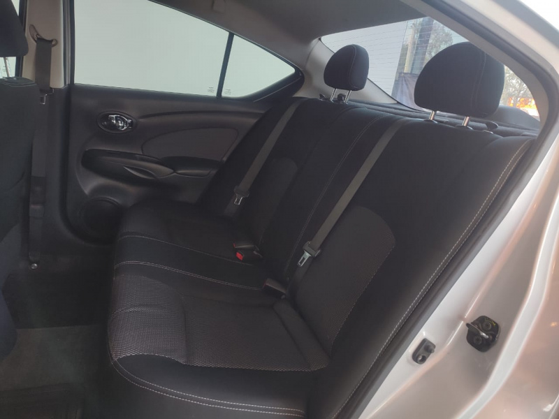 Nissan Versa 4 pts. Advance, TM5, a/ac., VE, f. niebla, RA-15 (cambio de línea) 2015