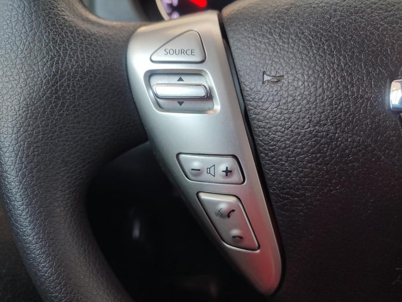 Nissan Versa 4 pts. Advance, TM5, a/ac., VE, f. niebla, RA-15 (cambio de línea) 2015