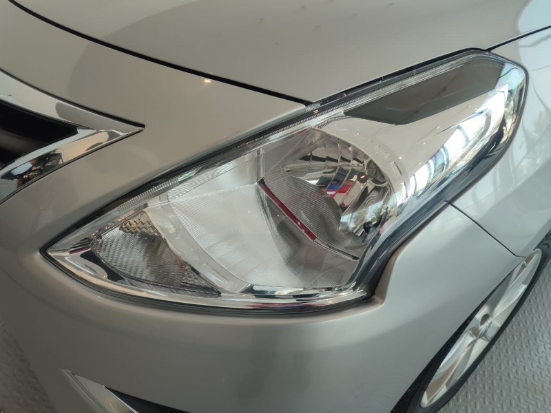 Nissan Versa 4 pts. Advance, TM5, a/ac., VE, f. niebla, RA-15 (cambio de línea) 2015