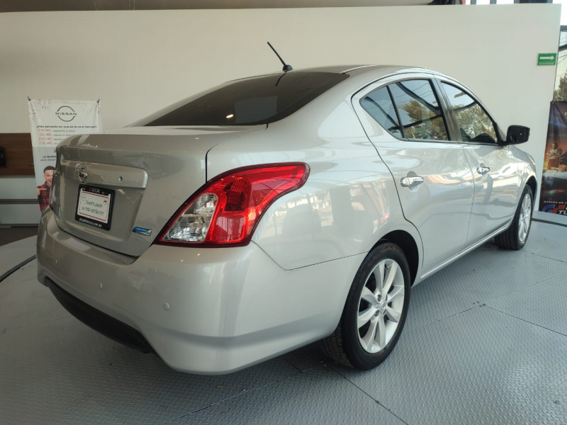 Nissan Versa 4 pts. Advance, TM5, a/ac., VE, f. niebla, RA-15 (cambio de línea) 2015