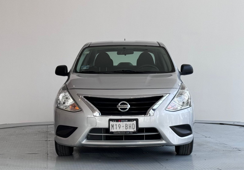 Nissan Versa 4 pts. Drive, TM5, a/ac., ABS 2018