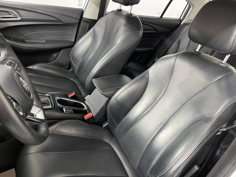 MG MG5 4pts Elegance, 1.5, TA, VE piel, QC, RA-16 2022