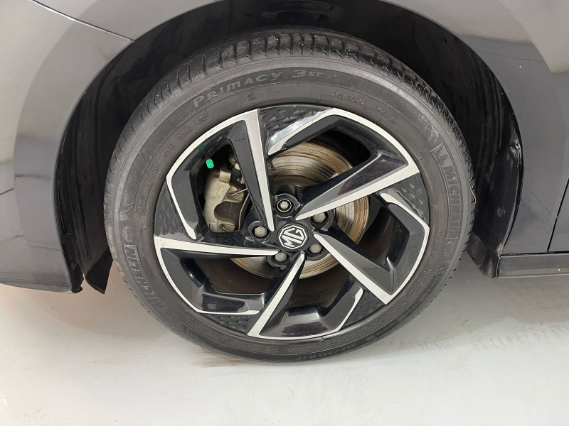 MG GT 4 pts. Excite, 1.5T, TA, piel, RA-17 2022