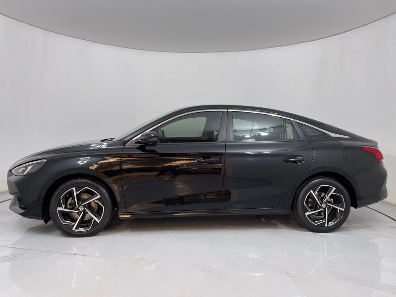 MG GT 4 pts. Excite, 1.5T, TA, piel, RA-17 2022