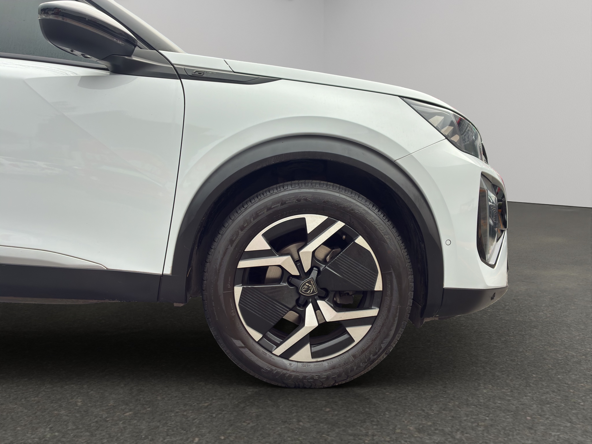 Peugeot 2008  5 pts. GT, 1.2T, TA, piel alcántara, TP, pantalla touch 10 2025