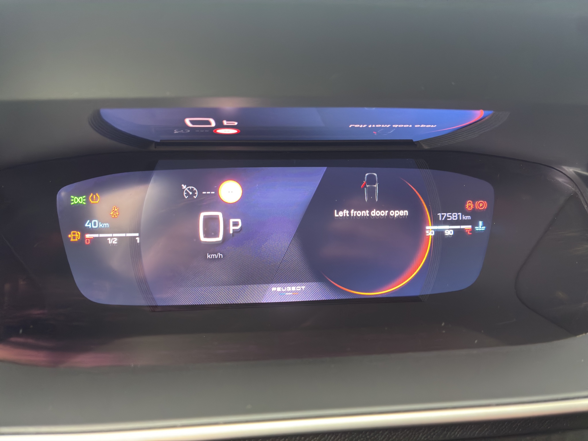 Peugeot 2008  5 pts. GT, 1.2T, TA, piel alcántara, TP, pantalla touch 10 2025