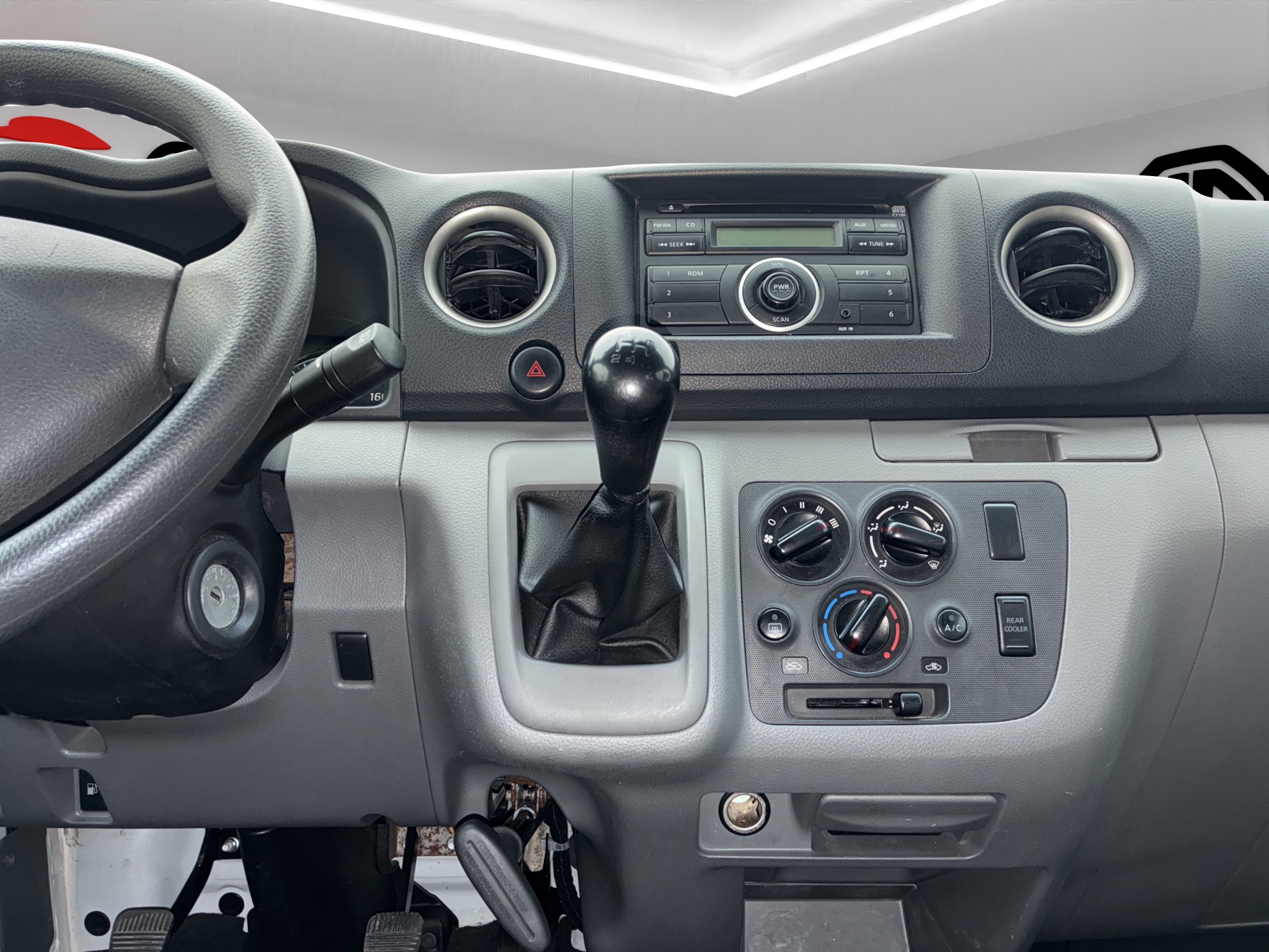 Nissan Comerciales Urvan Panel 4 pts. Amplia, TM5, a/ac. 2020