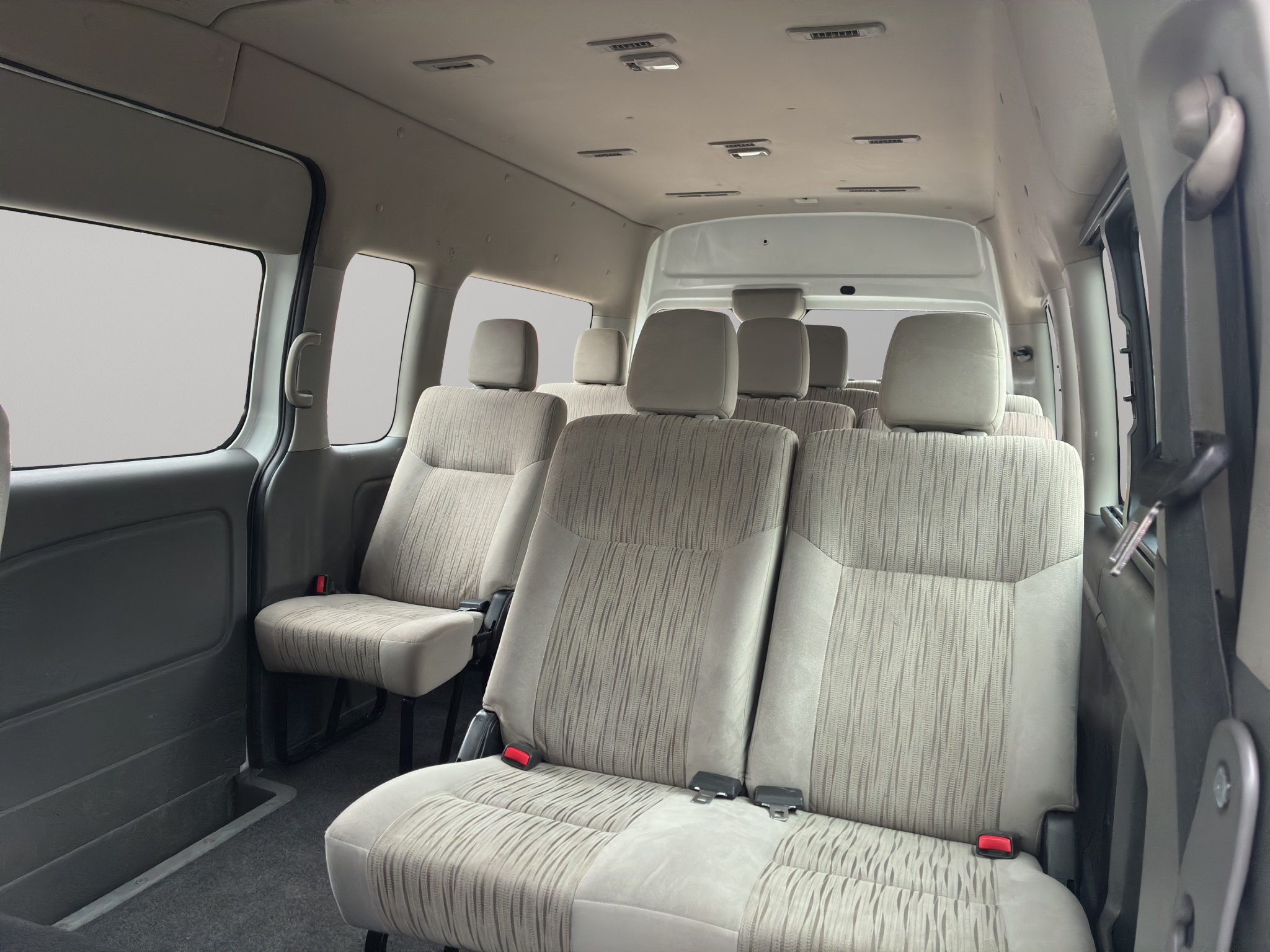 Nissan Comerciales Urvan Panel 4 pts. Amplia, TM5, a/ac. 2020