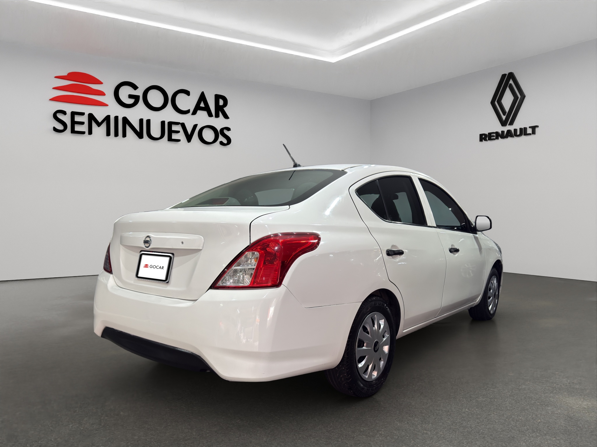 Nissan Versa Atrás 6