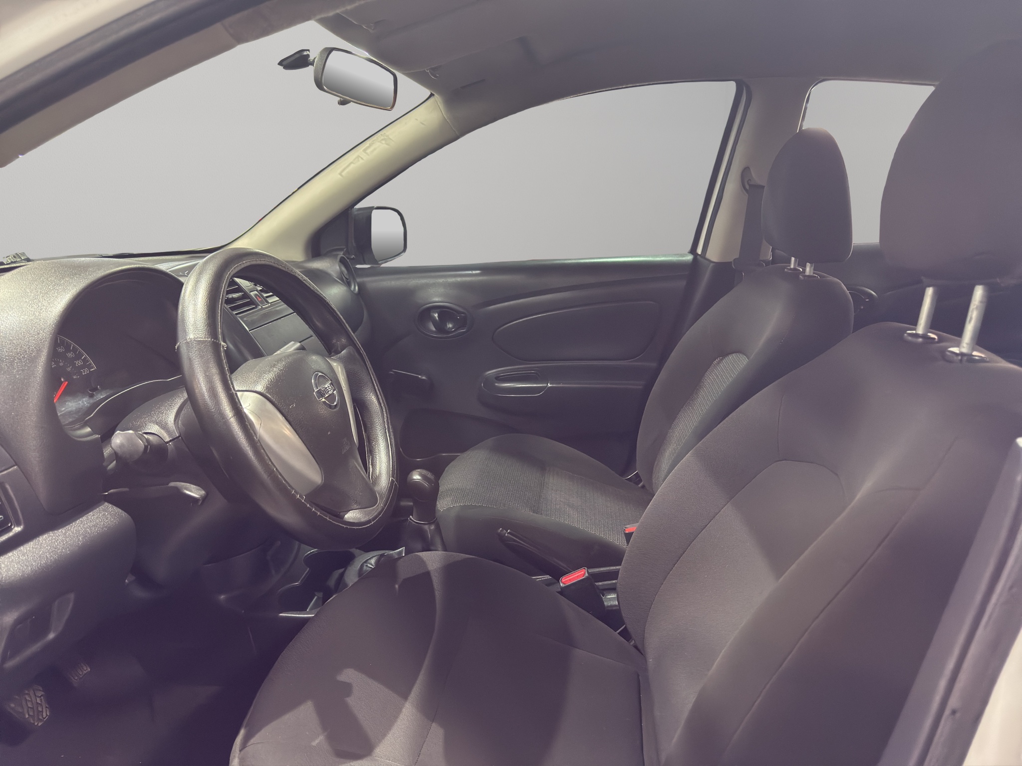 Nissan Versa Atrás 17