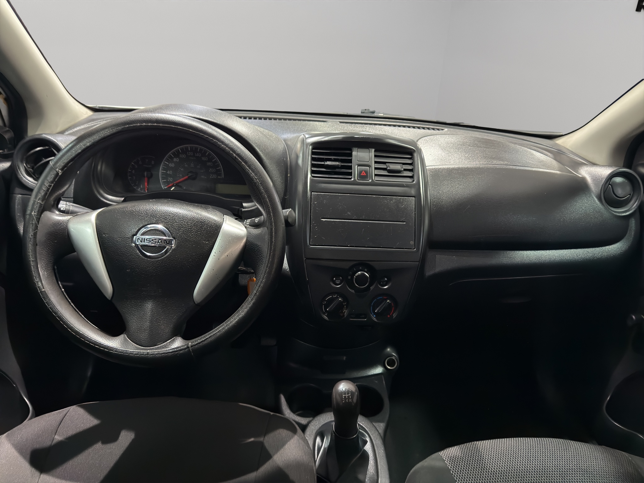 Nissan Versa Arriba 16