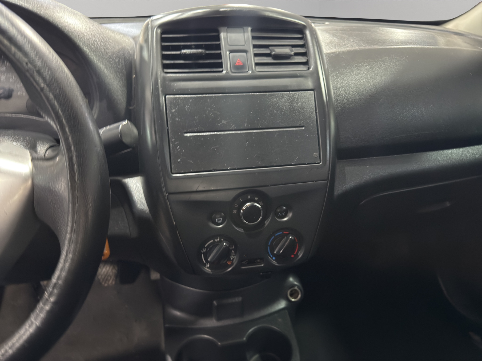 Nissan Versa Asientos 18