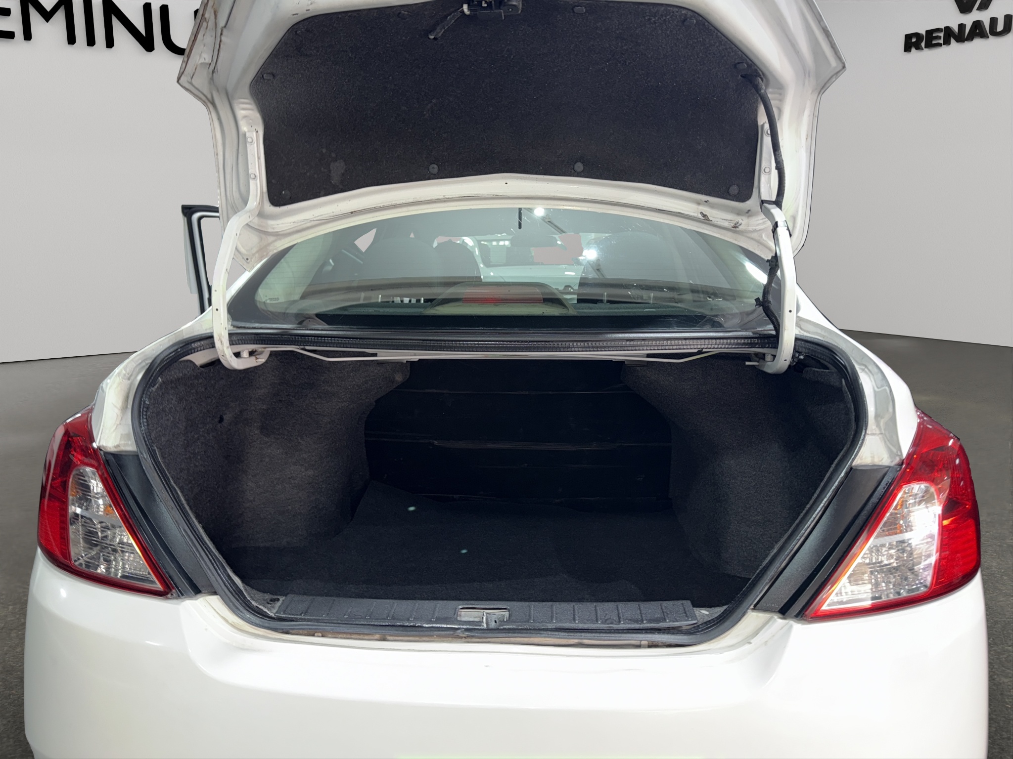 Nissan Versa Arriba 8