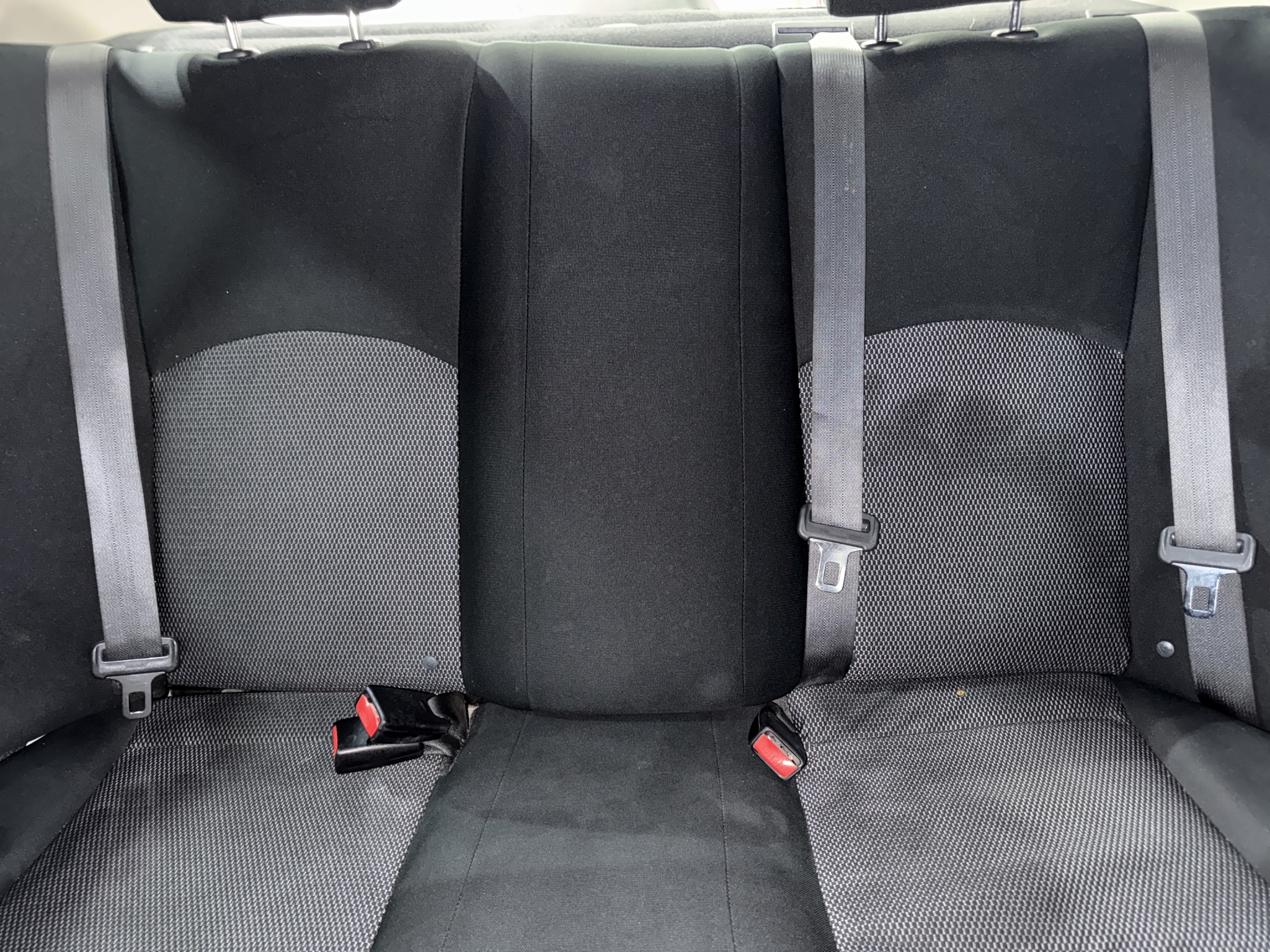 Nissan Versa Lateral derecho 29