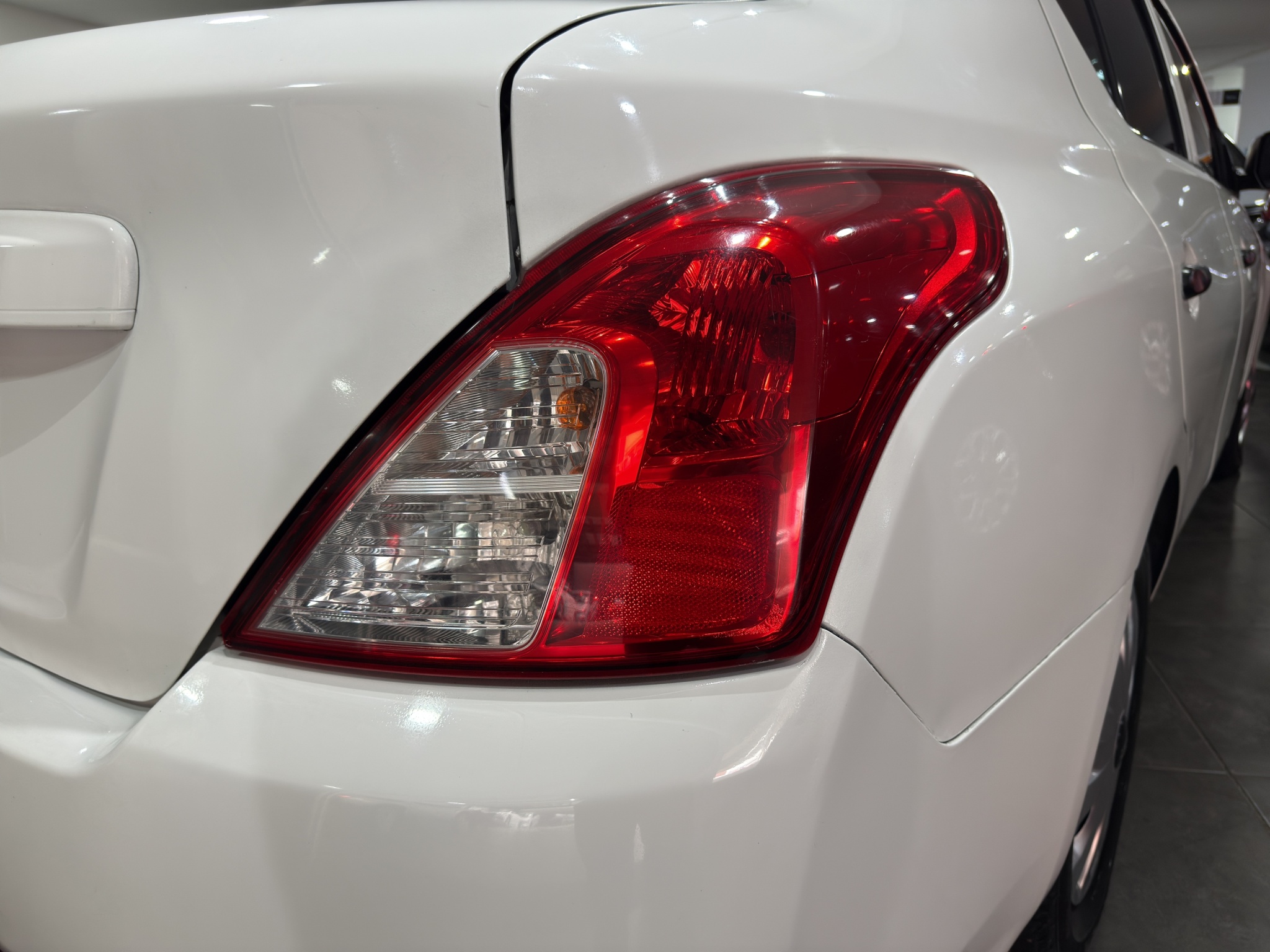 Nissan Versa Arriba 14