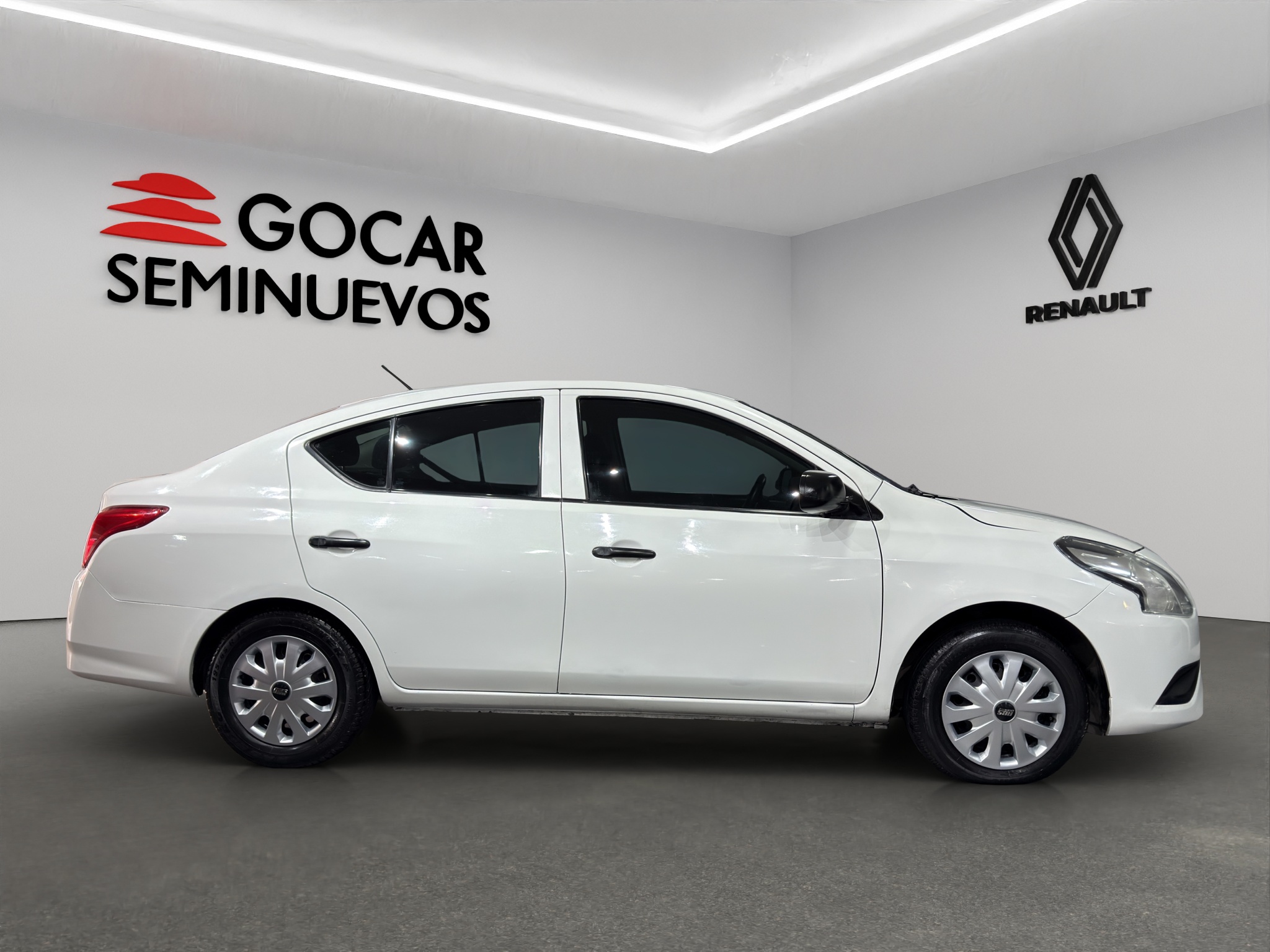 Nissan Versa Interior 12