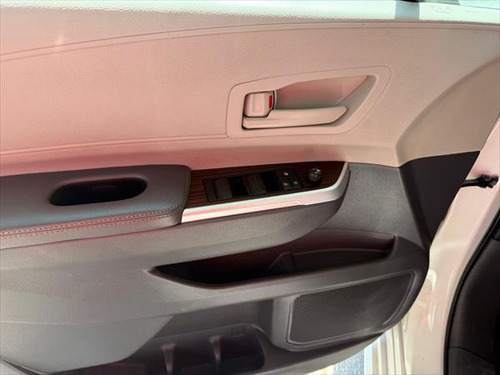 TOYOTA SIENNA Interior 9