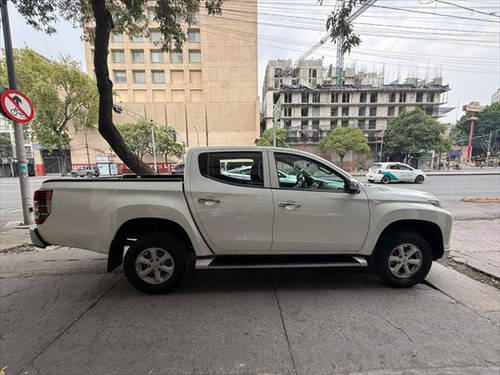 MITSUBISHI L200 Asientos 8