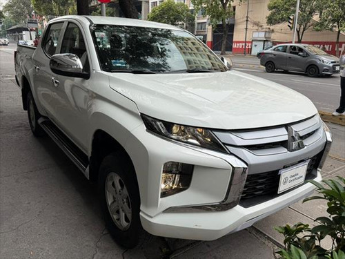 MITSUBISHI L200 Lateral derecho 3