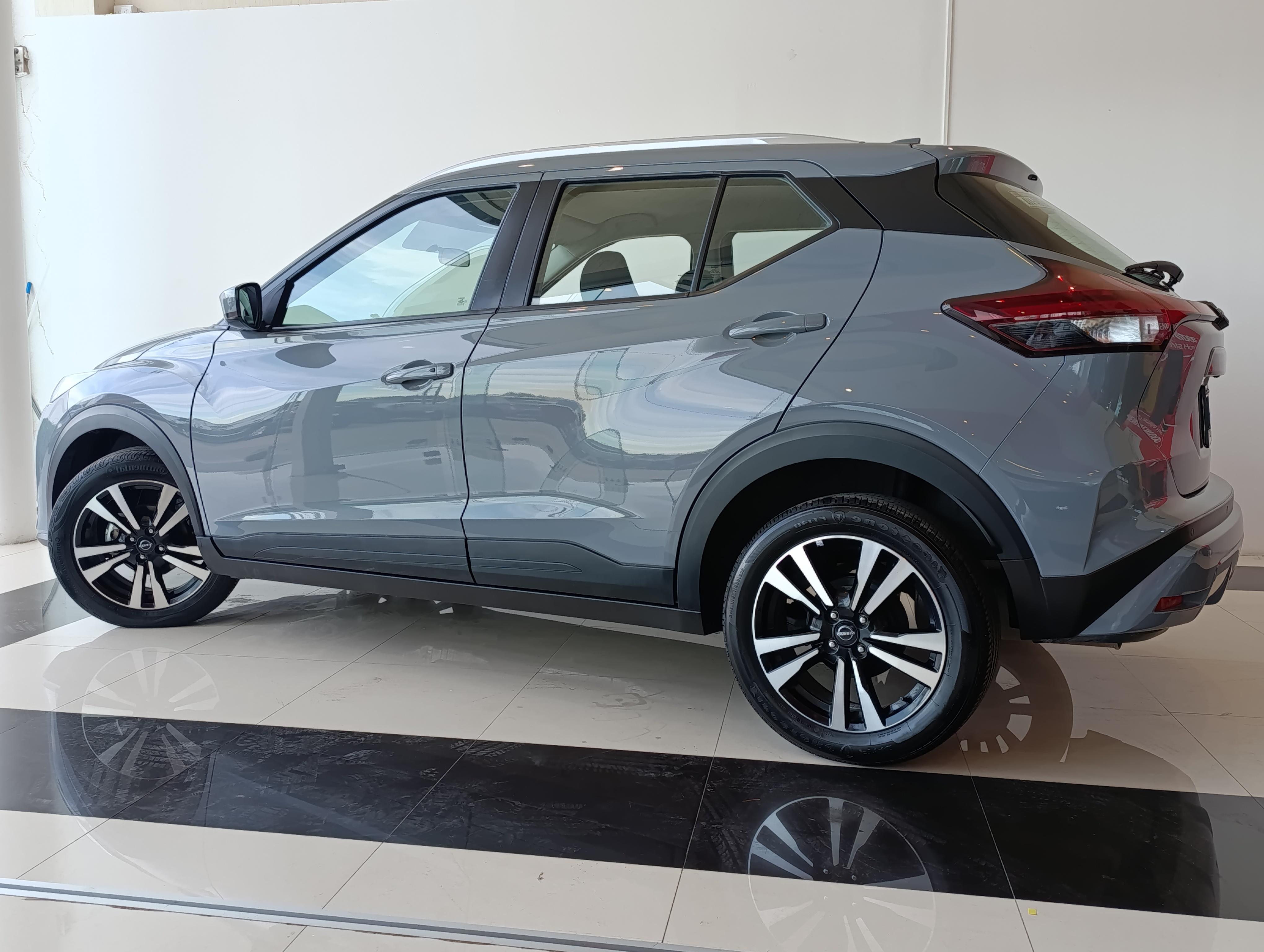 Nissan KICKS PLAY Arriba 19