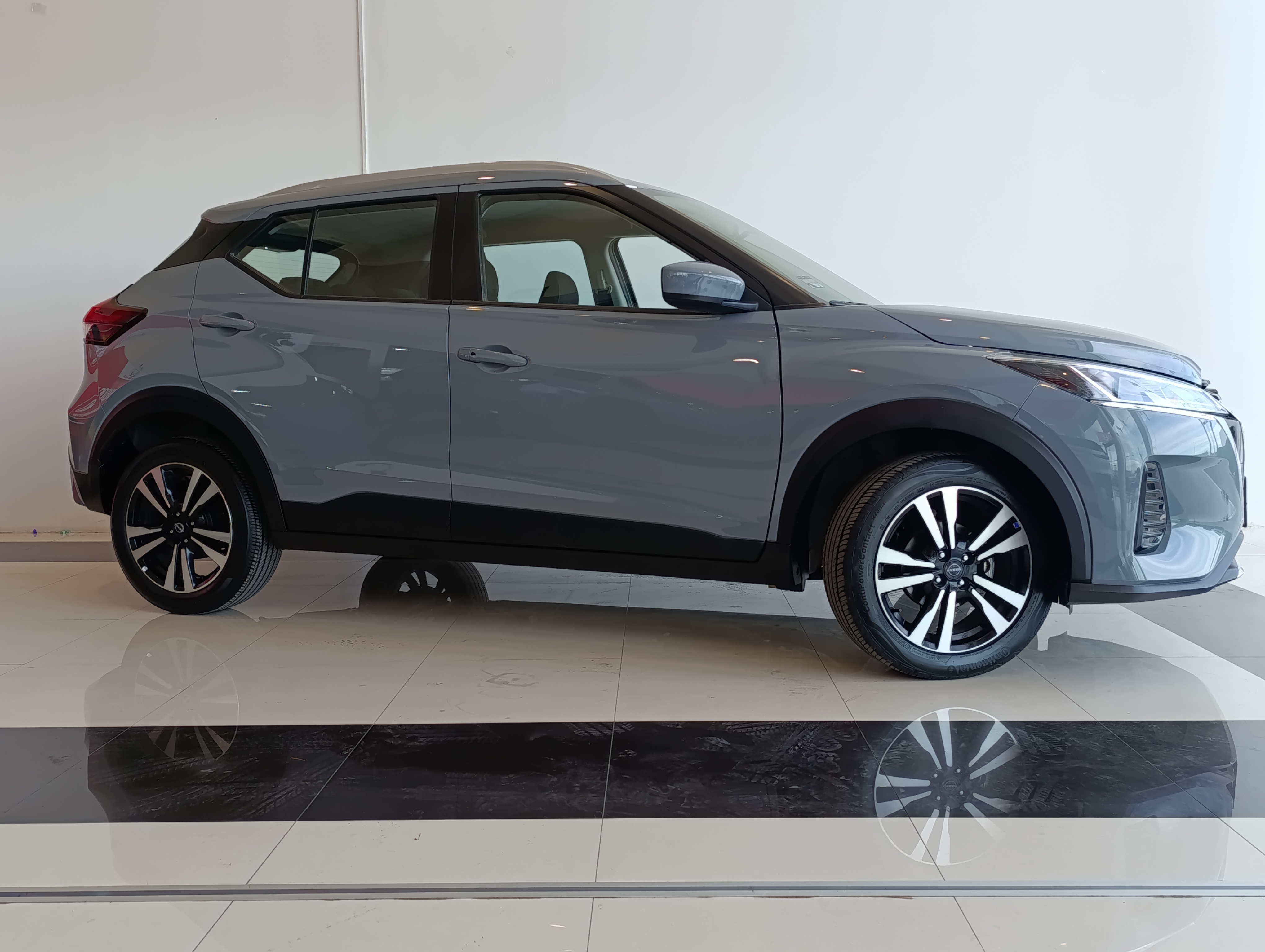 Nissan KICKS PLAY Llantas 5