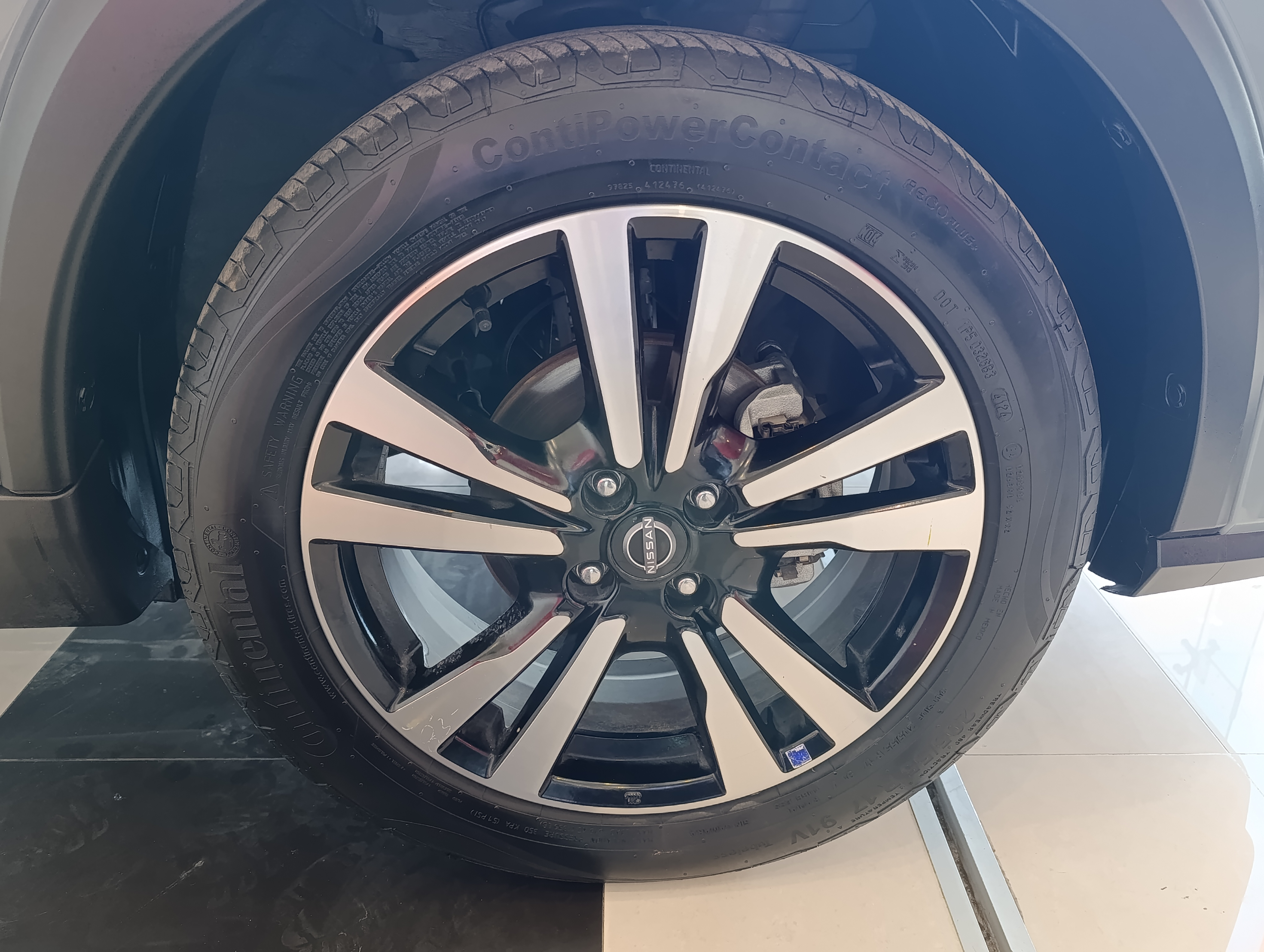 Nissan KICKS PLAY Llantas 13