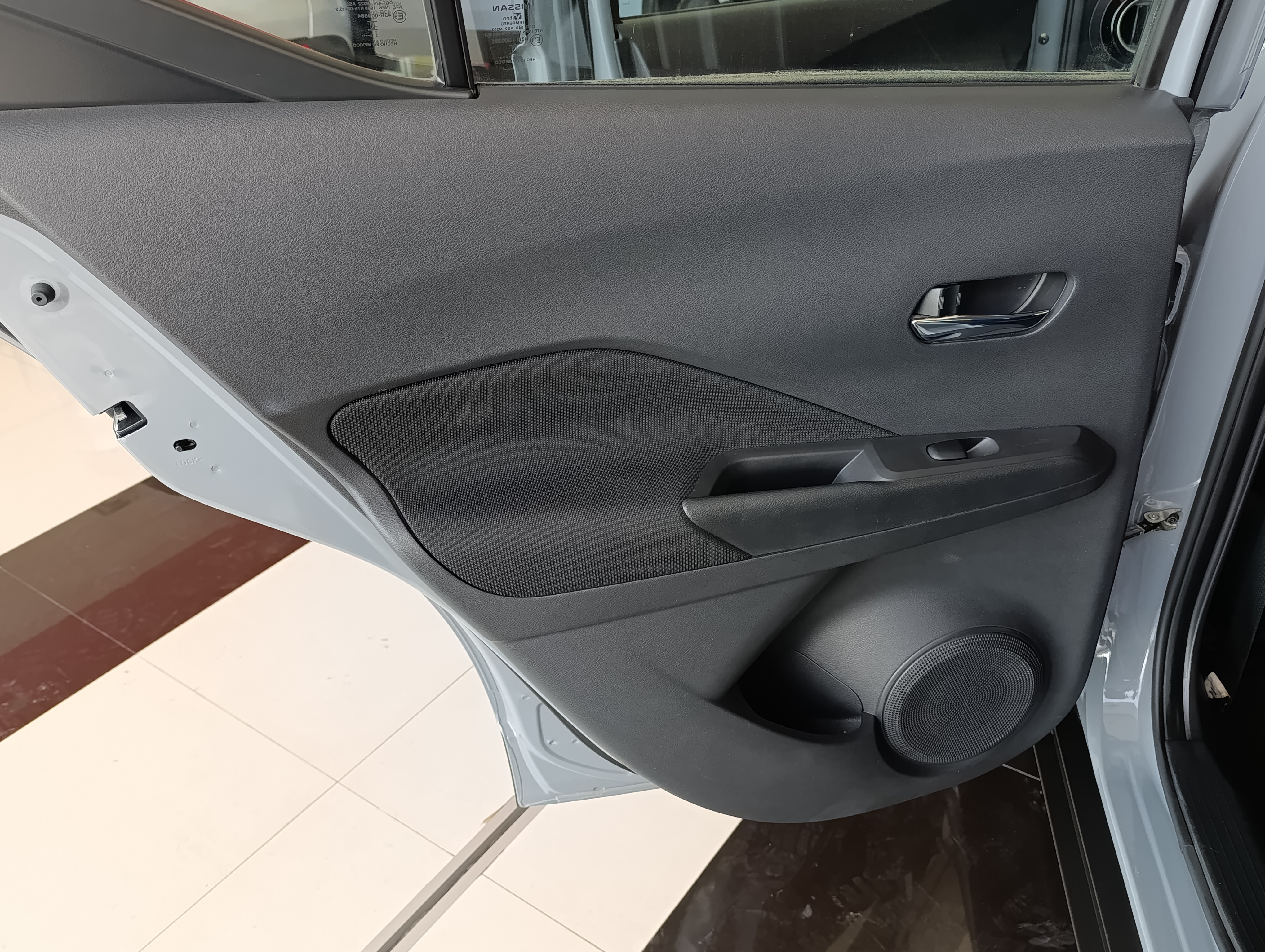 Nissan KICKS PLAY Arriba 17