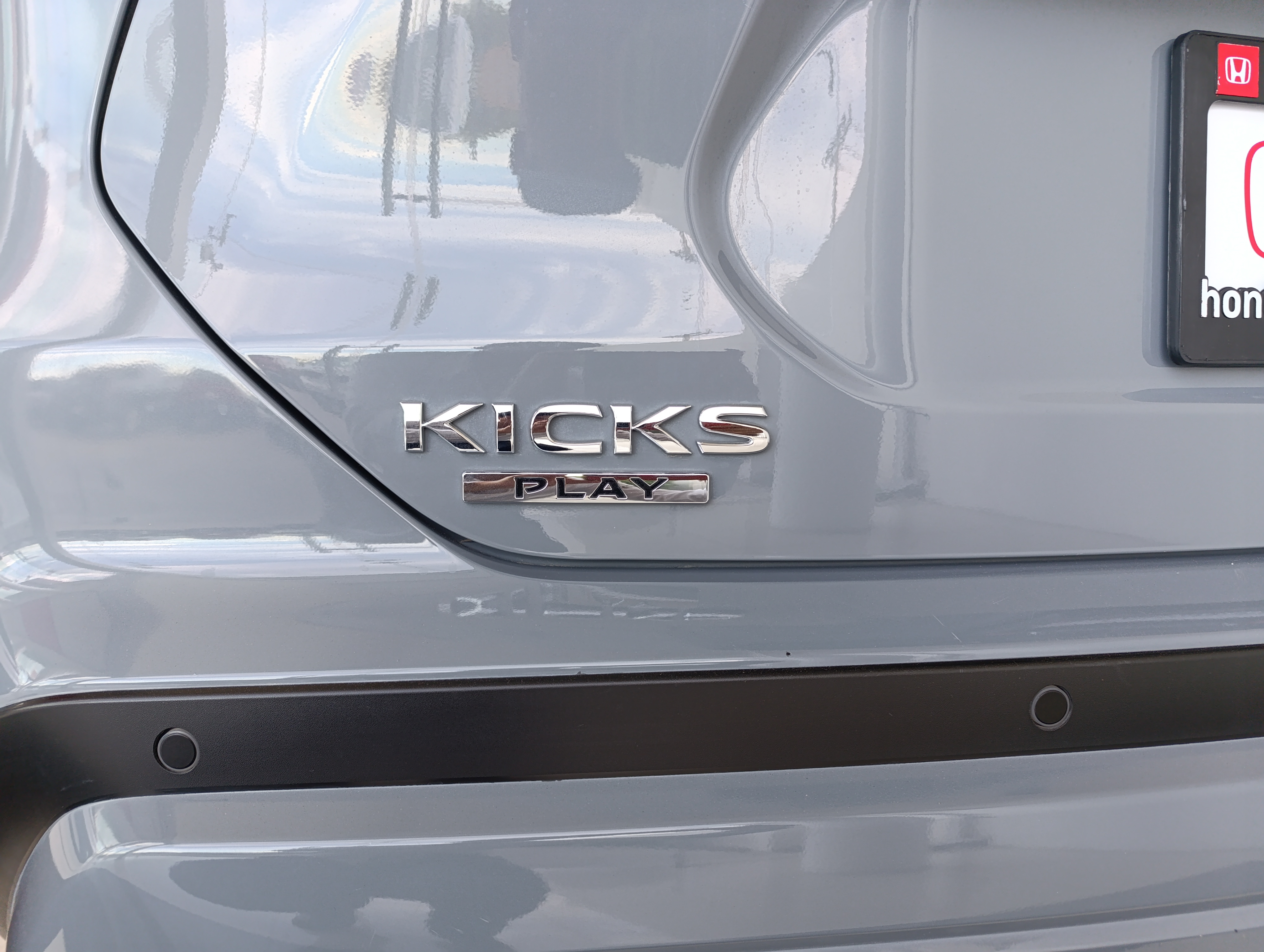 Nissan KICKS PLAY Lateral derecho 23