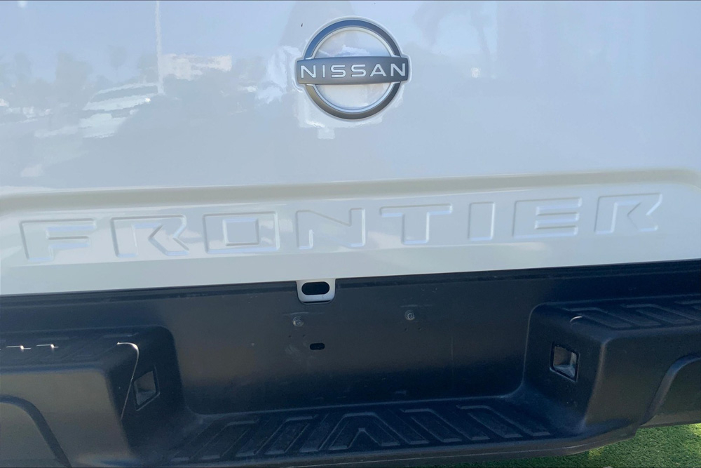 Nissan NP 300 FRONTIER Atrás 9