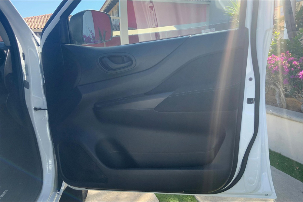 Nissan NP 300 FRONTIER Asientos 24