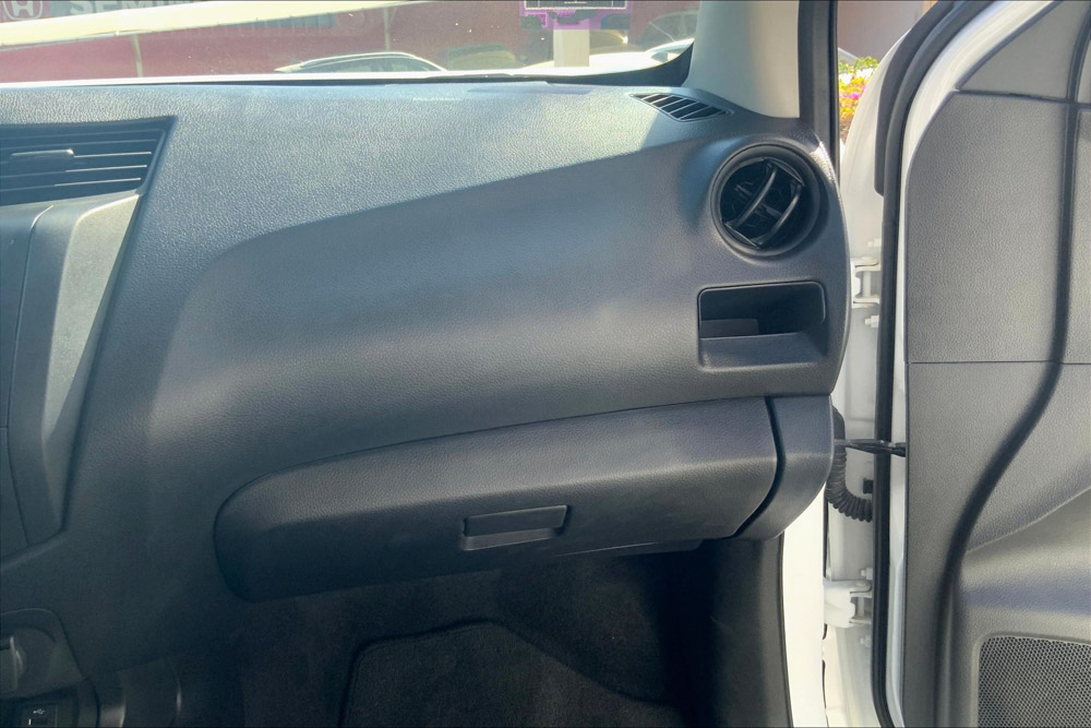 Nissan NP 300 FRONTIER Interior 23