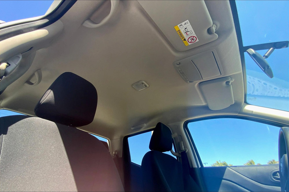 Nissan NP 300 FRONTIER Lateral izquierdo 22