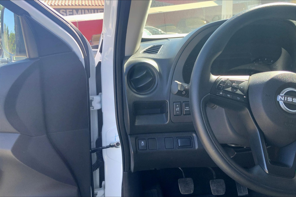 Nissan NP 300 FRONTIER Atrás 17