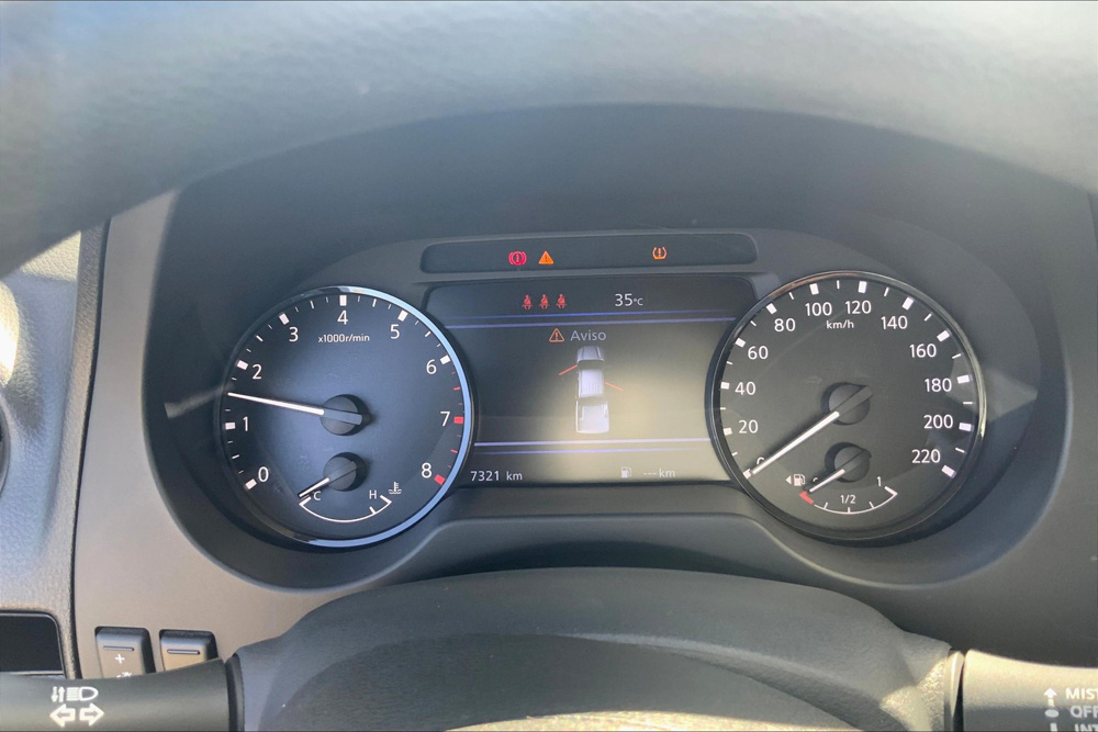 Nissan NP 300 FRONTIER Arriba 29