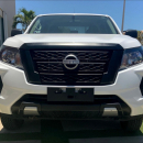 Nissan NP 300 FRONTIER Lateral izquierdo 2