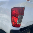 Nissan NP 300 FRONTIER Lateral izquierdo 8