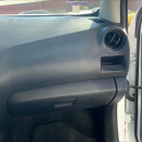 Nissan NP 300 FRONTIER Interior 23