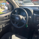 Nissan NP 300 FRONTIER Interior 19