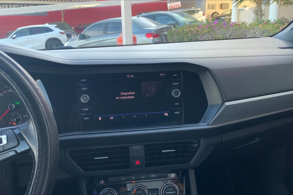Volkswagen JETTA Interior 22