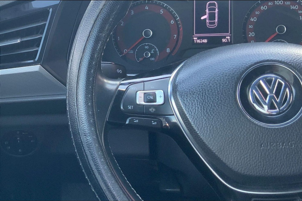 Volkswagen JETTA Lateral izquierdo 16