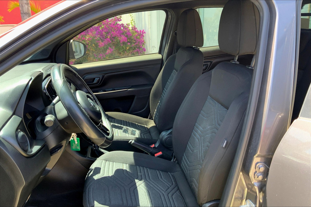 Ram 700 Interior 14